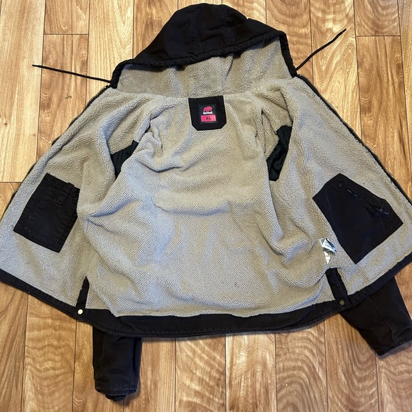 Berne vintage jacket XL but I wear a medium in jackets and it fits perfect - Picture 5 of 5